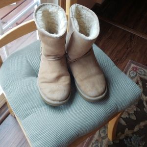 Size 7 sand colored uggs